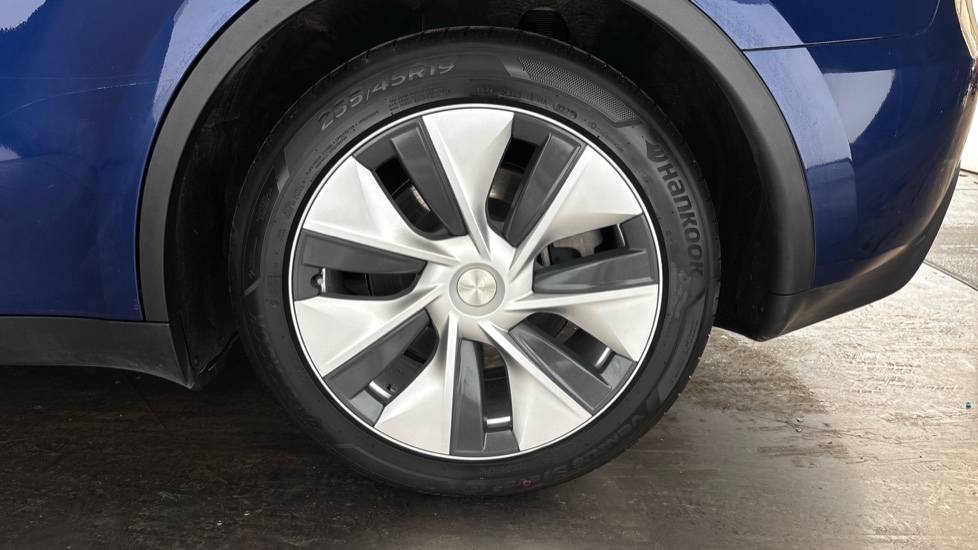 TESLA MODEL Y Image 18