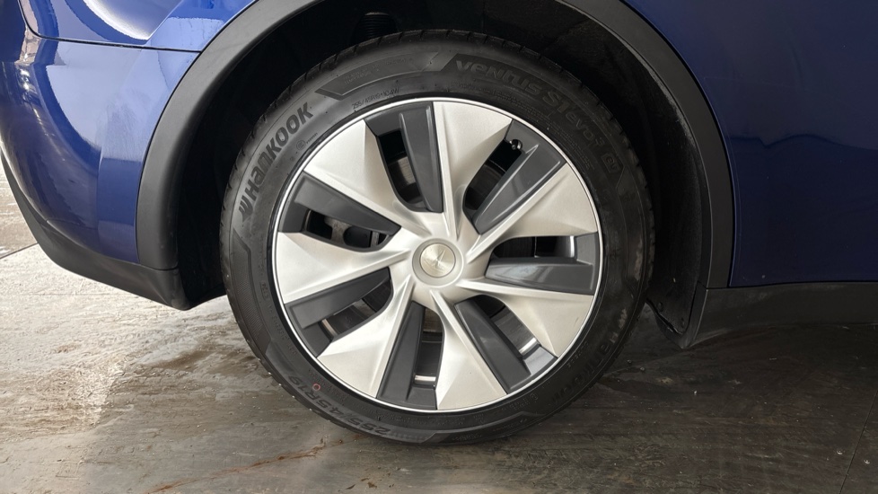 TESLA MODEL Y Image 19