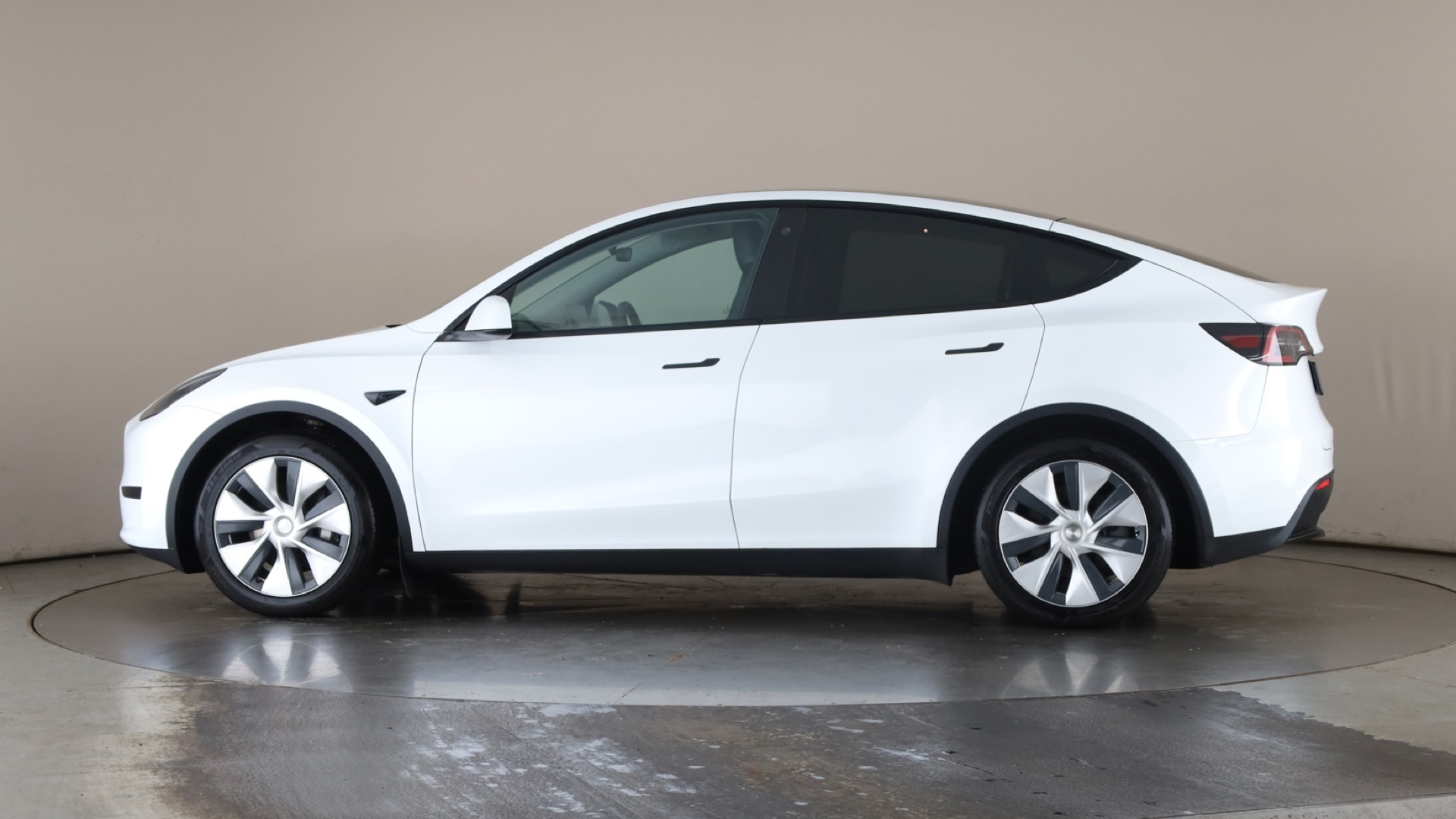 RWD 5dr Auto