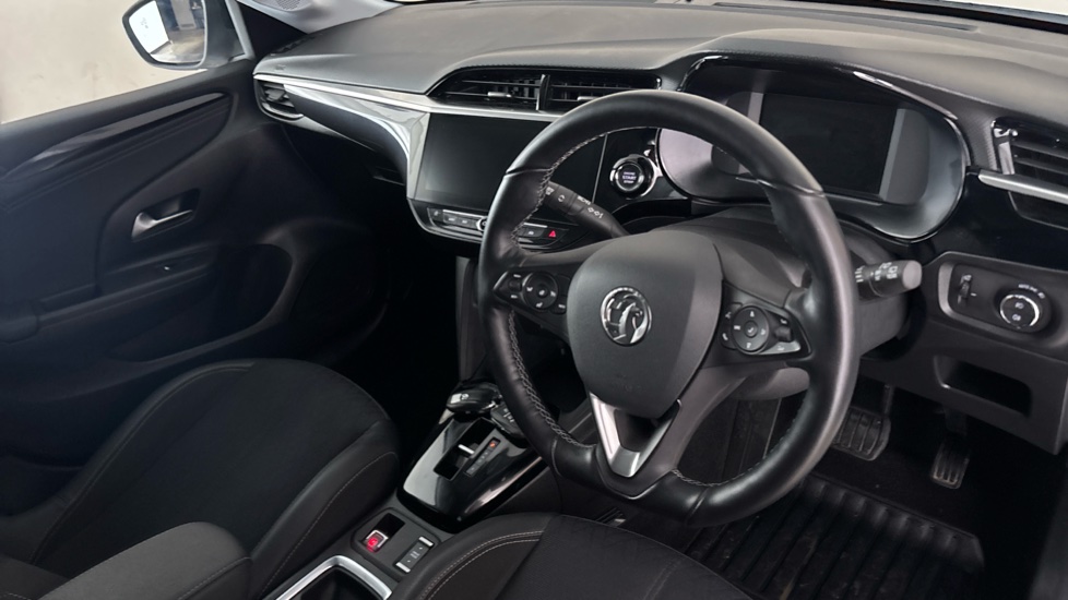 VAUXHALL CORSA Image 9