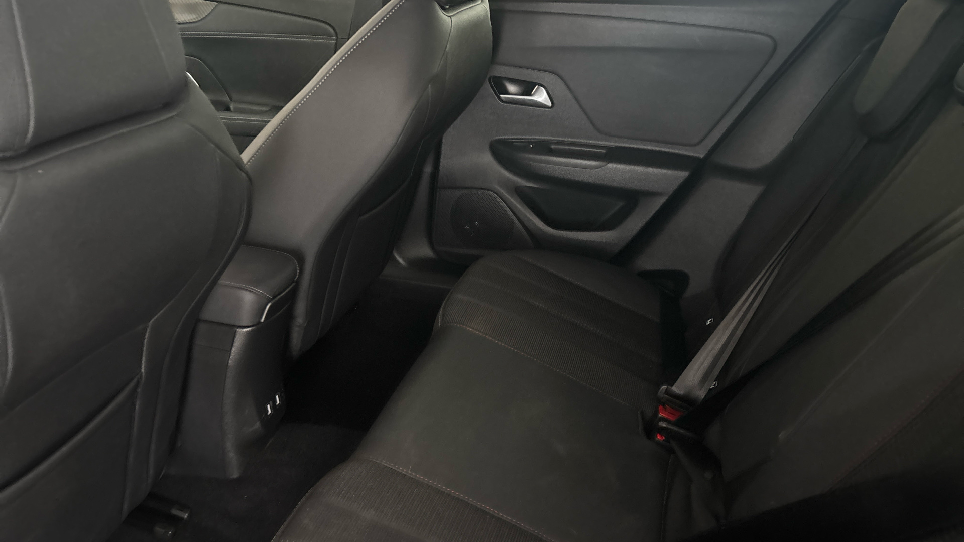 4020907 100kW SRi Nav Premium 50kWh 5dr Auto