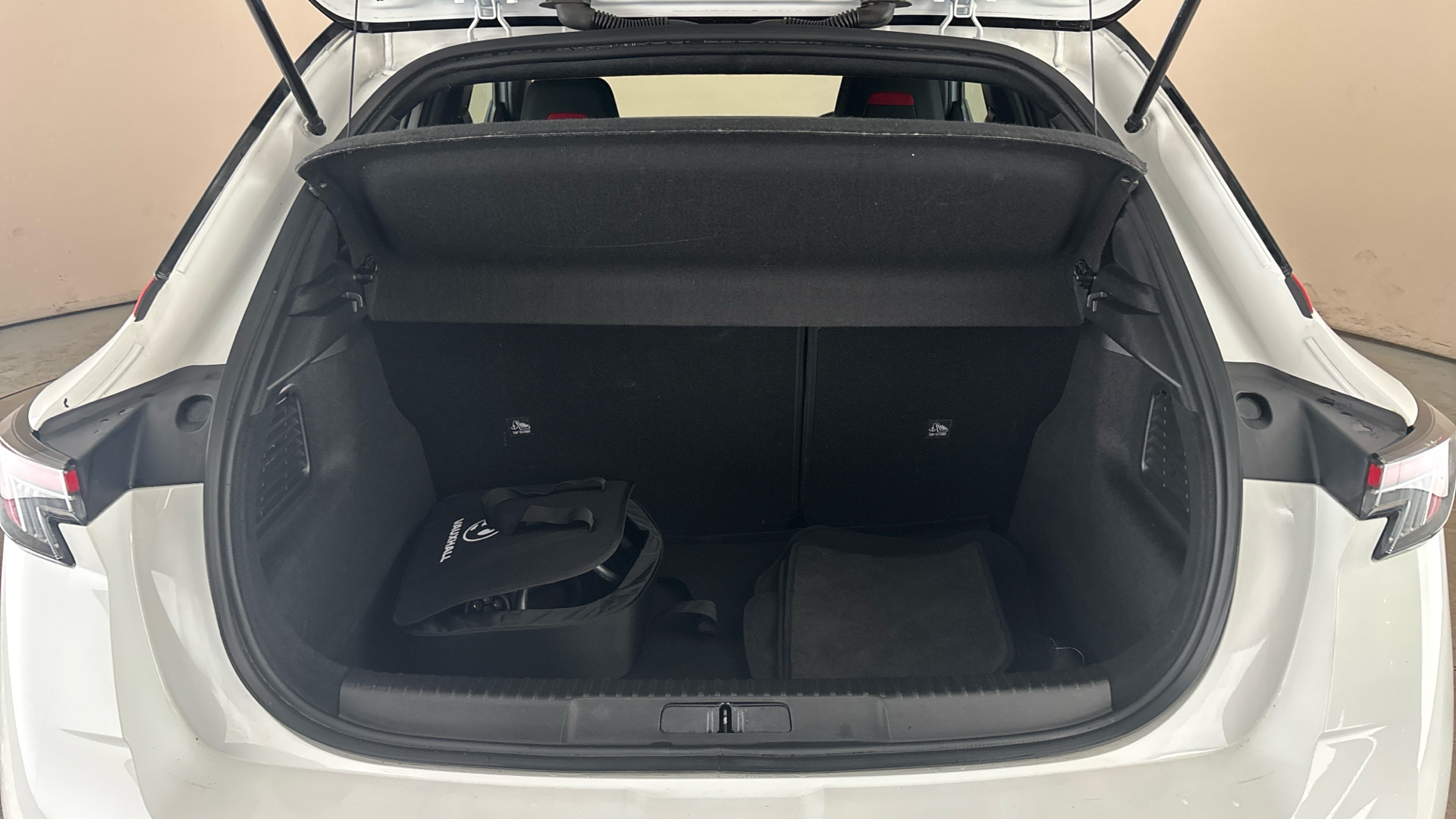 4020907 100kW SRi Nav Premium 50kWh 5dr Auto