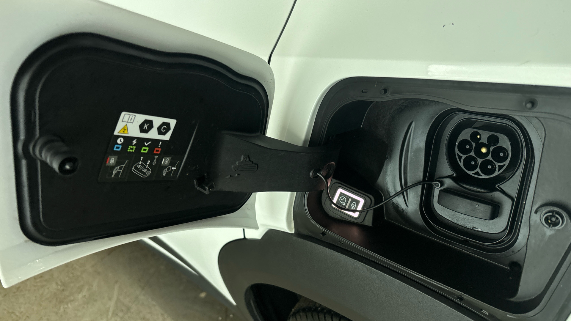 4020907 100kW SRi Nav Premium 50kWh 5dr Auto