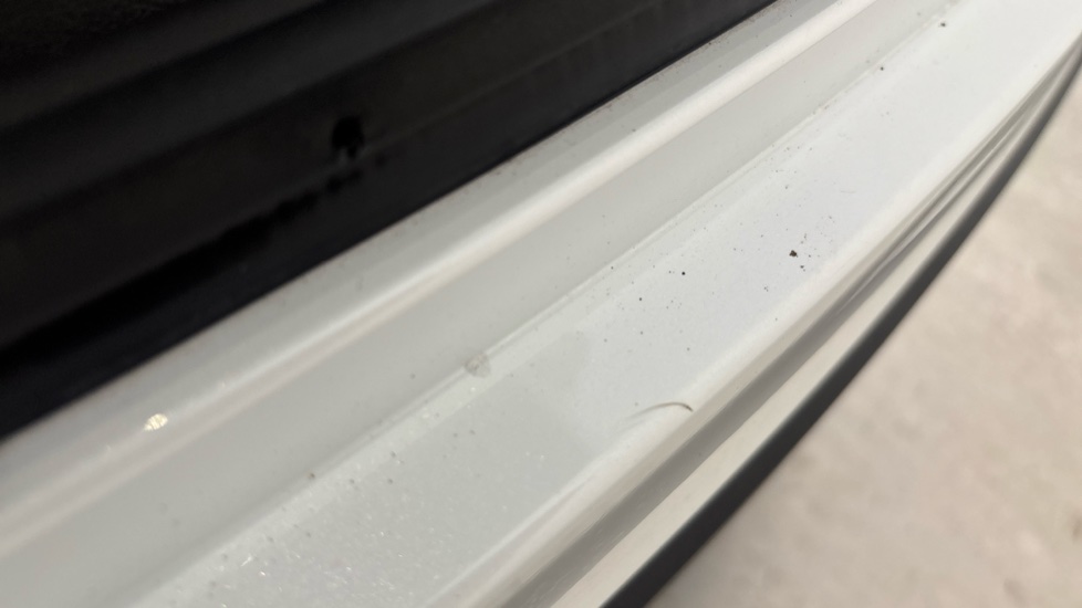 TESLA MODEL Y scratch