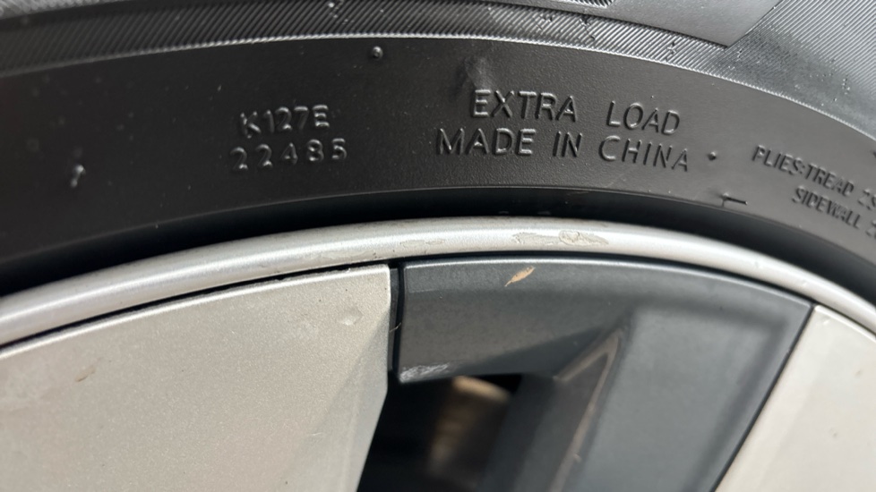 TESLA MODEL Y scuff
