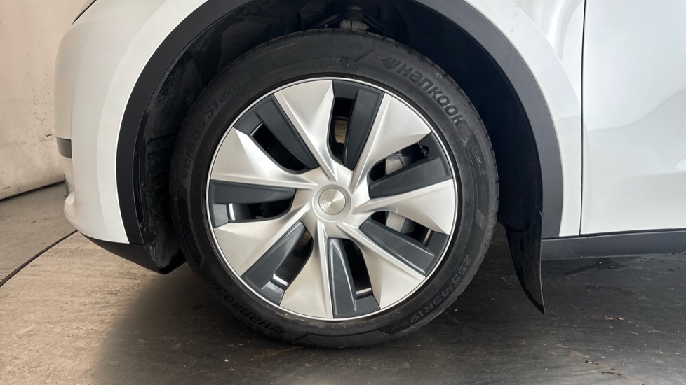 TESLA MODEL Y Image 17