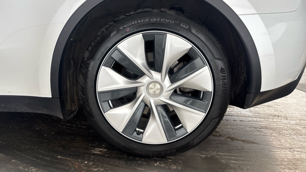 TESLA MODEL Y Image 18