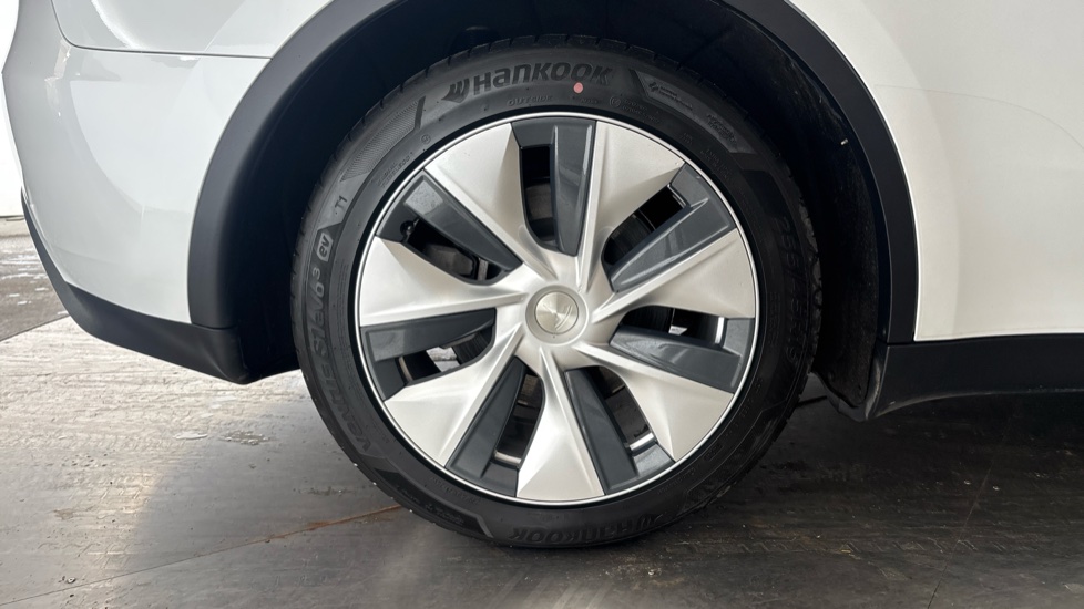 TESLA MODEL Y Image 19