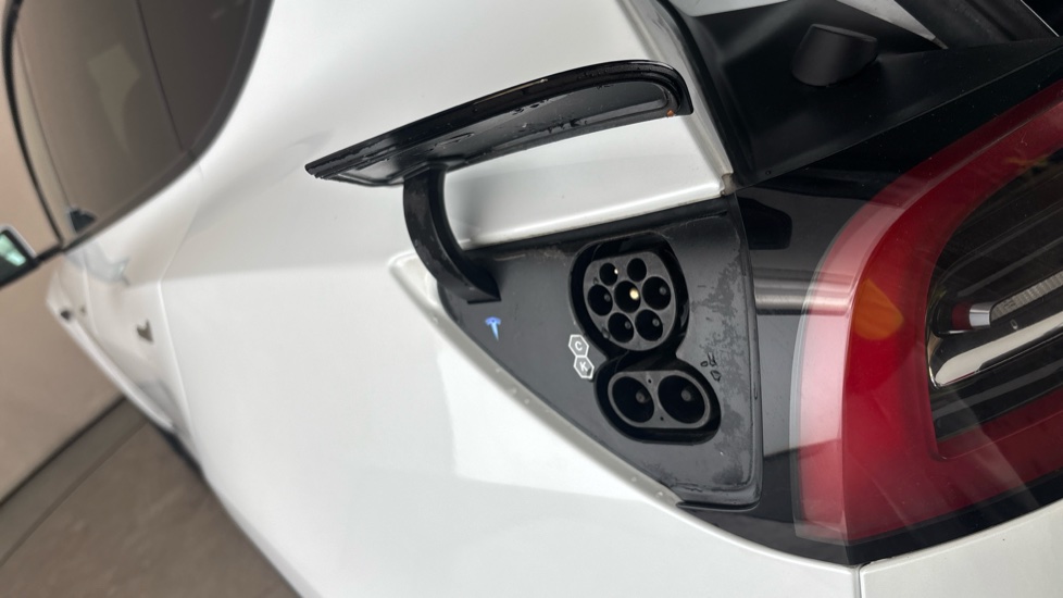 TESLA MODEL Y Image 21
