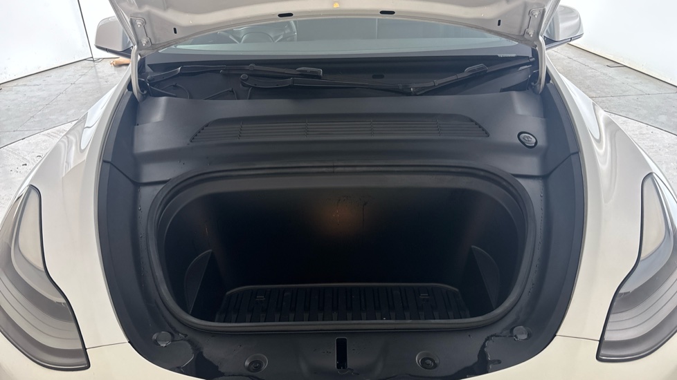 TESLA MODEL Y Image 16