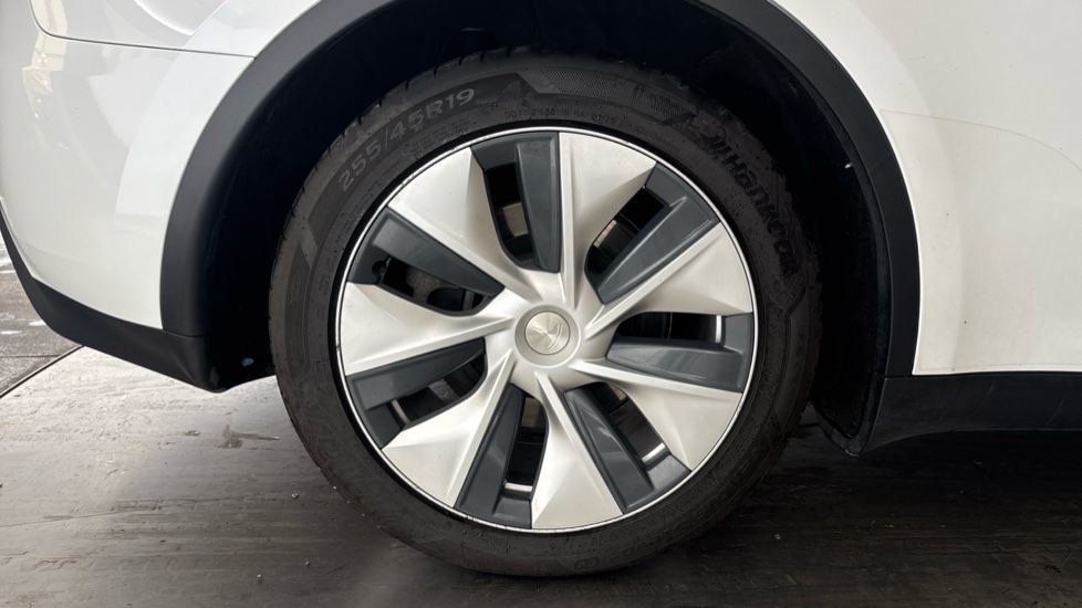 TESLA MODEL Y Image 19
