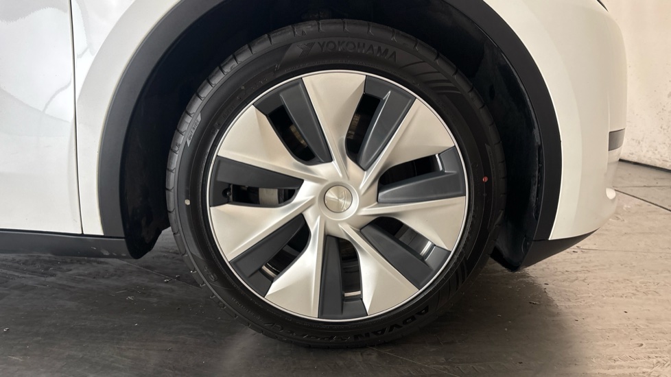 TESLA MODEL Y Image 20
