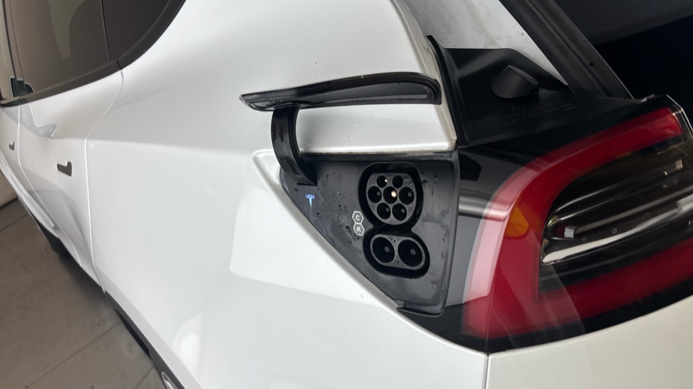 TESLA MODEL Y Image 21