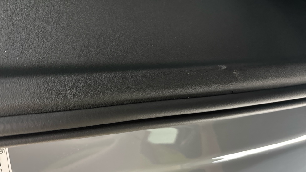 AUDI Q4 scuff