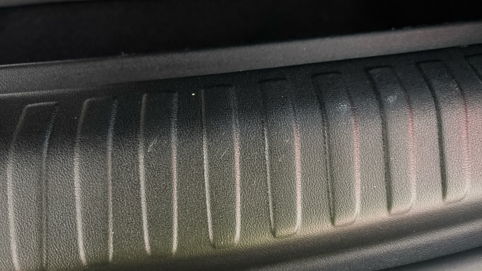 AUDI Q4 scuff