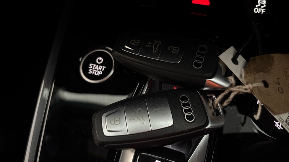 AUDI Q4 2 keys