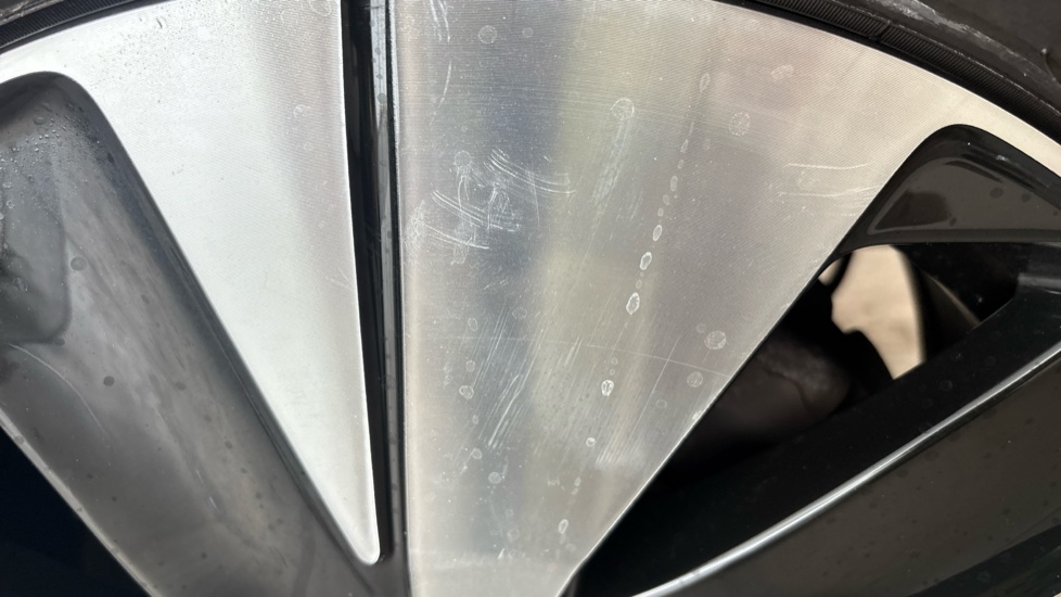 VOLVO XC40 scratch