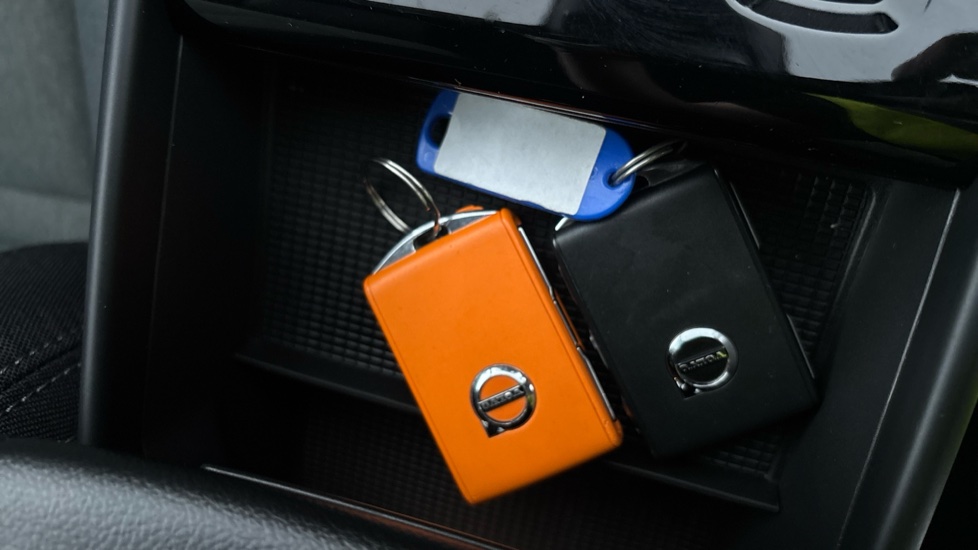 VOLVO XC40 two keys