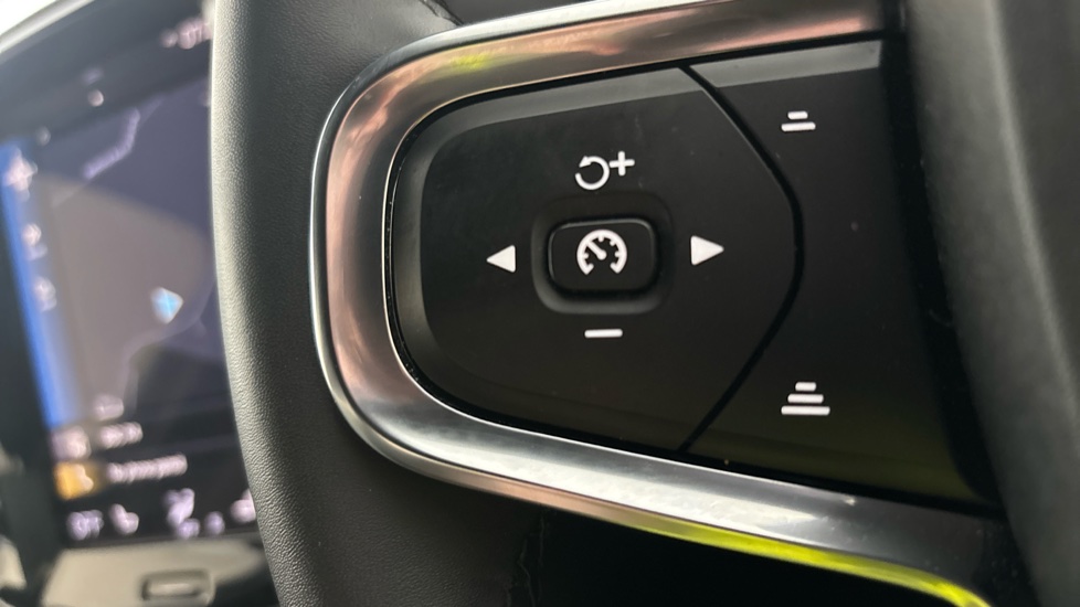 VOLVO XC40 cruise control