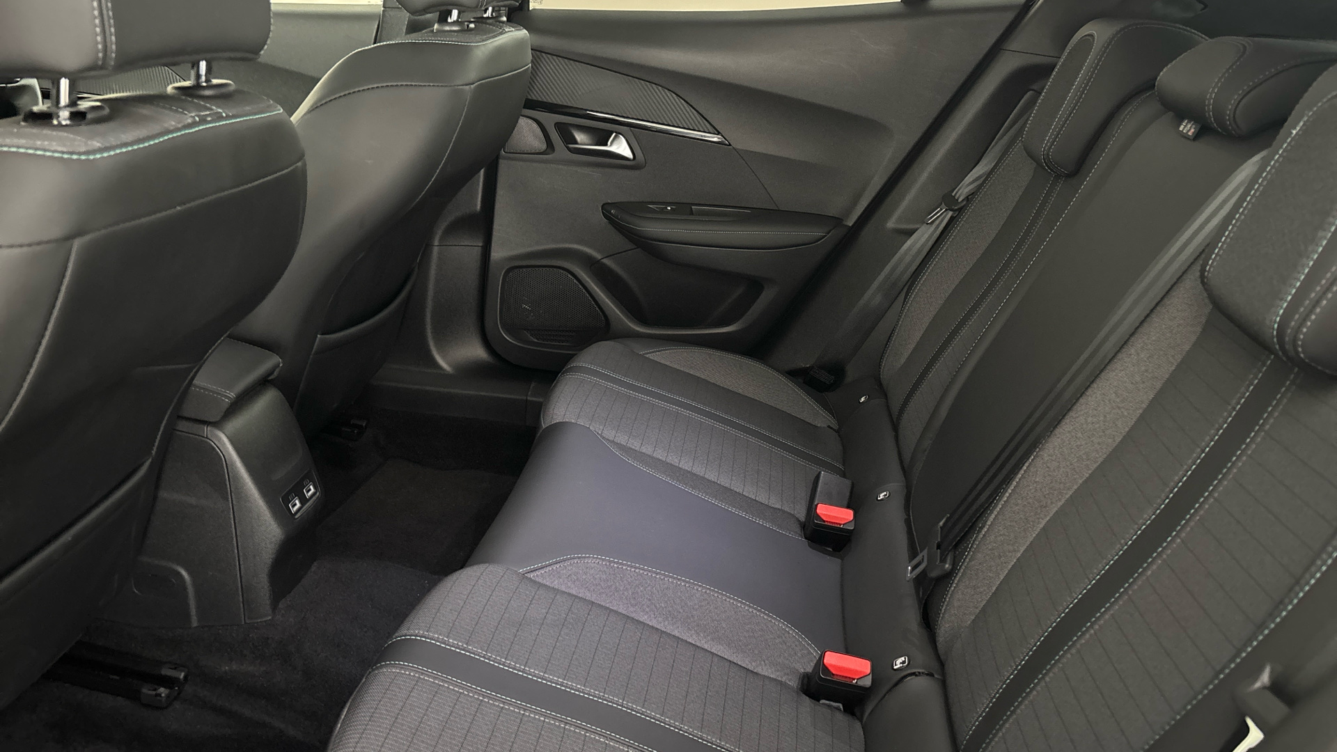 Peugeot 2008 100kW Allure Premium 50kWh 5dr Auto