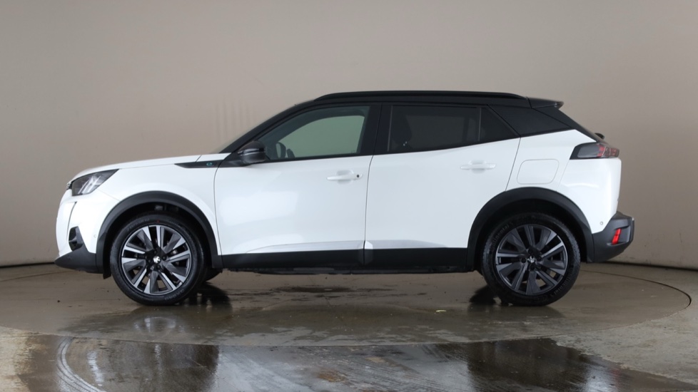 PEUGEOT 2008 Image 2