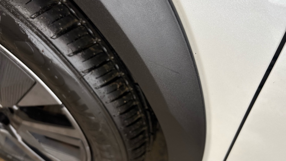 PEUGEOT 2008 Scratch