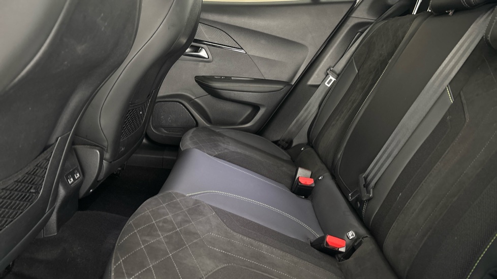 PEUGEOT 2008 Image 14