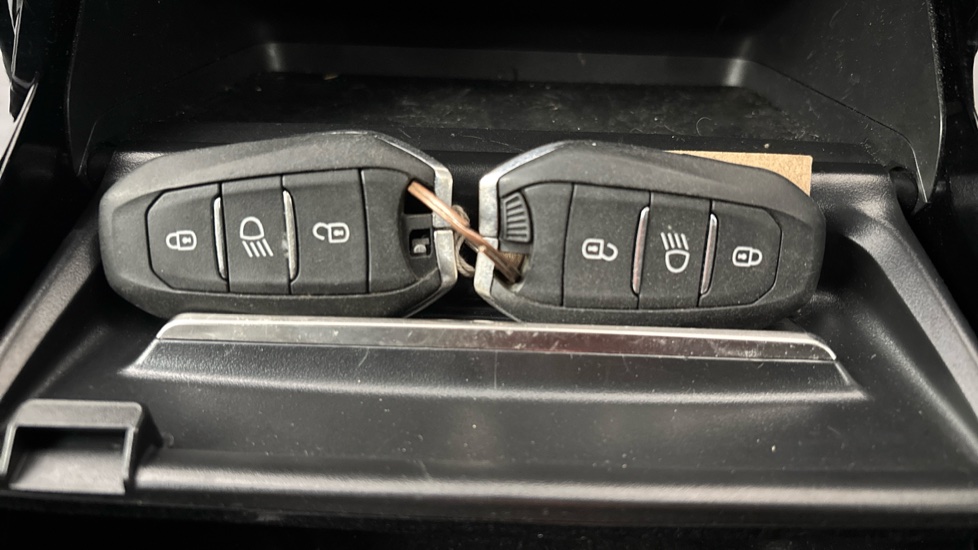 PEUGEOT 2008 2 keys available