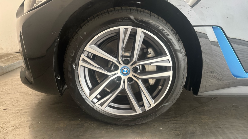 BMW I4 Image 17