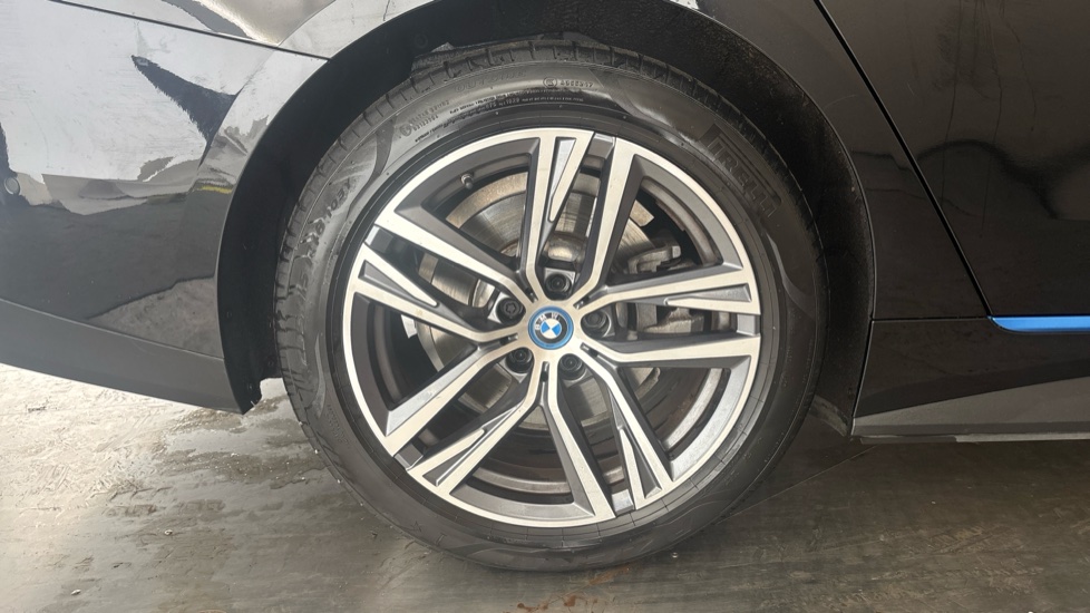 BMW I4 Image 19