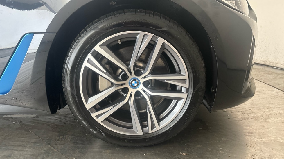 BMW I4 Image 20