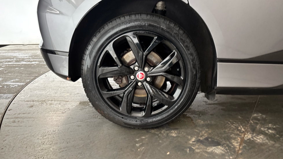 JAGUAR I-PACE Image 19