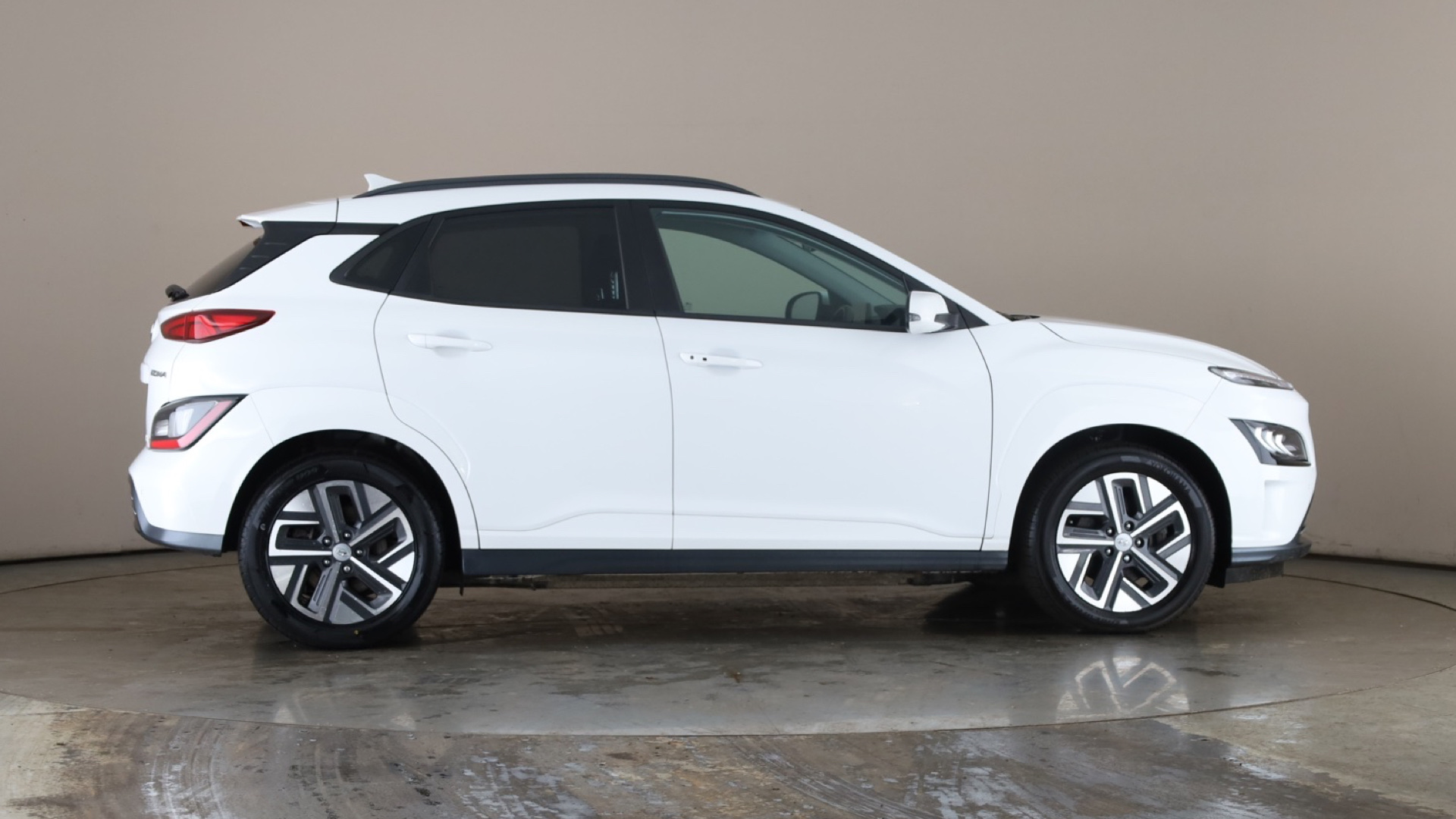 4027709 150kW Premium 64kWh 5dr Auto