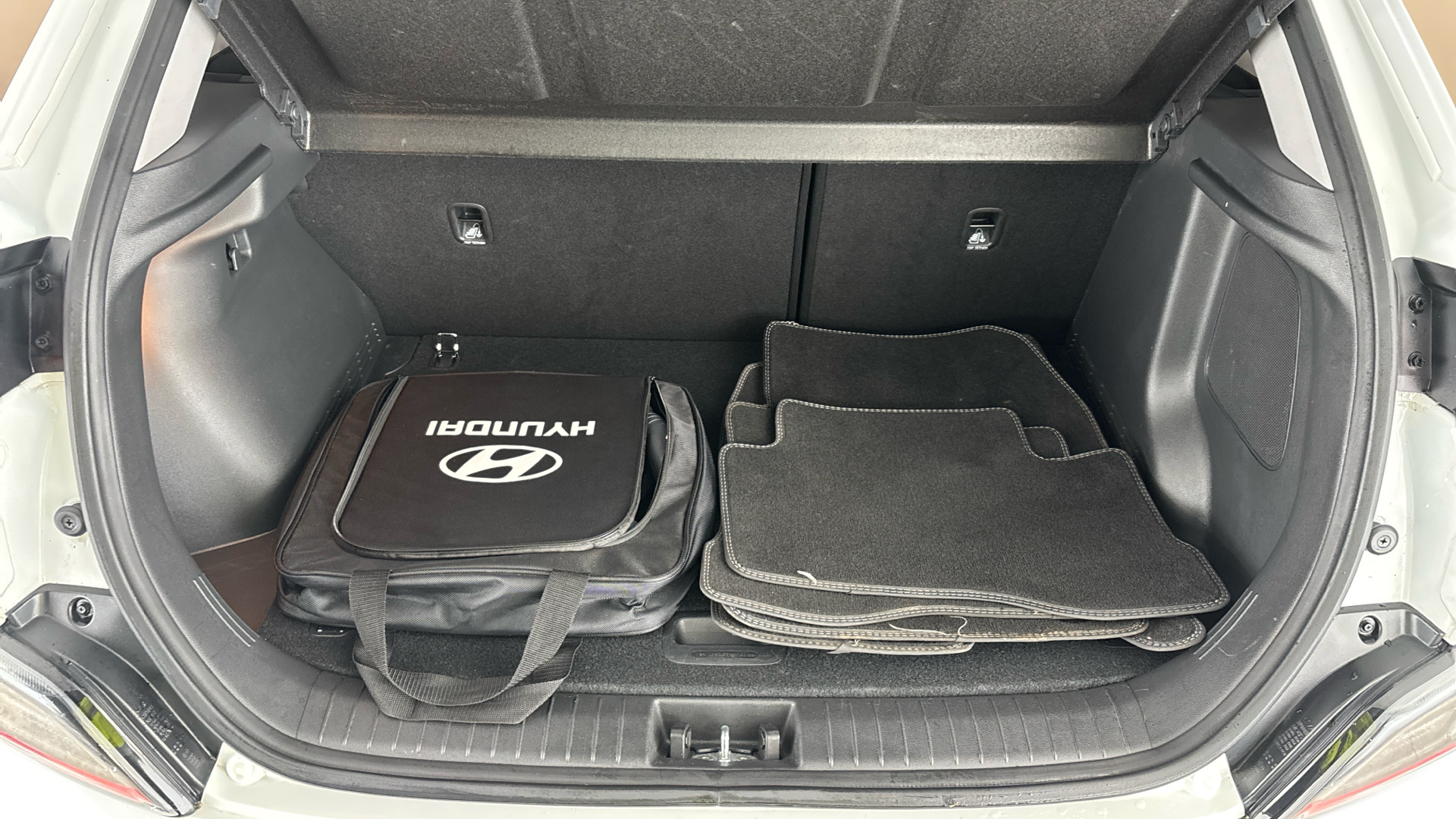 4027709 150kW Premium 64kWh 5dr Auto