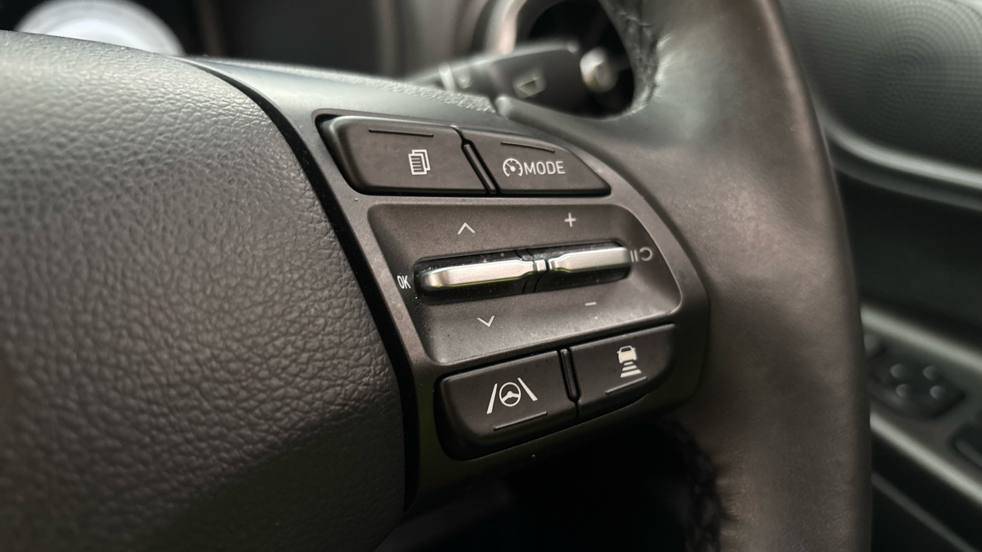 4027709 150kW Premium 64kWh 5dr Auto