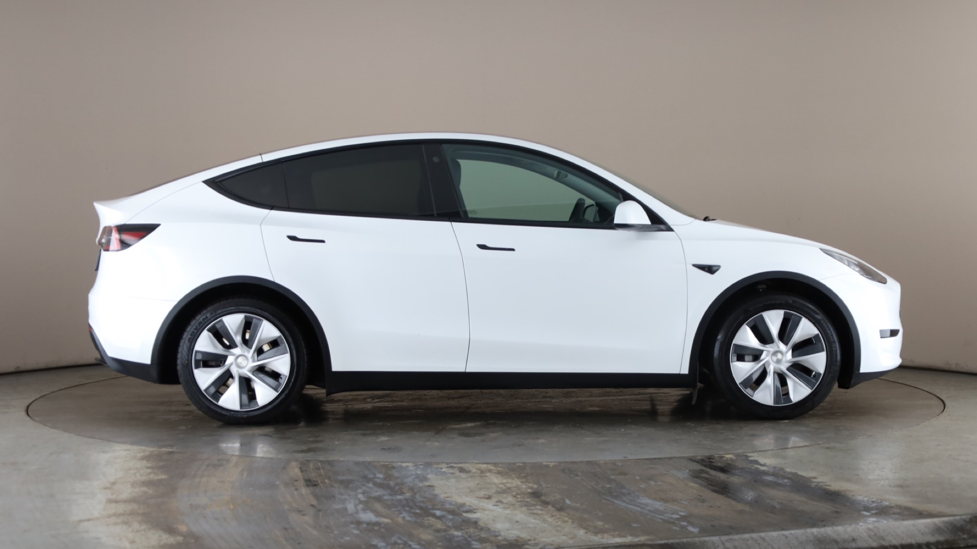 4020684 RWD 5dr Auto