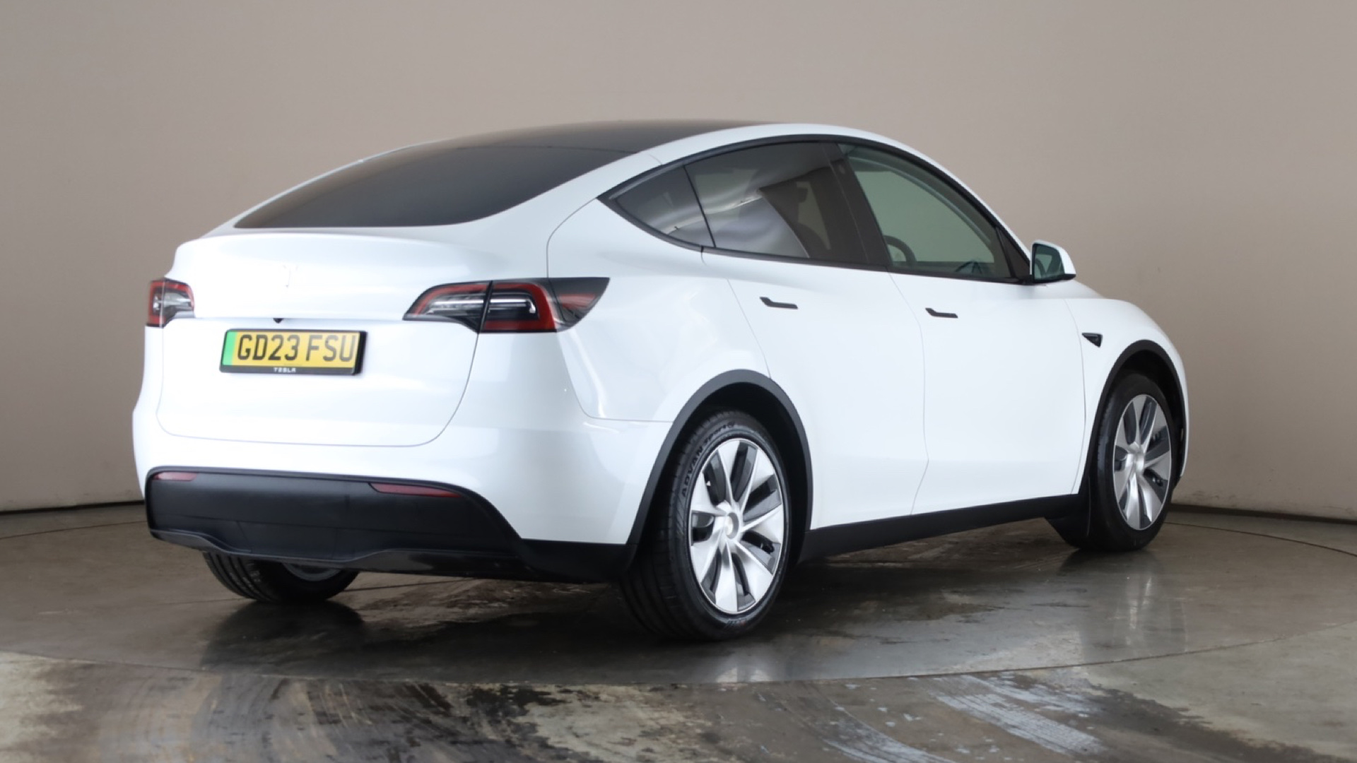 4020684 RWD 5dr Auto