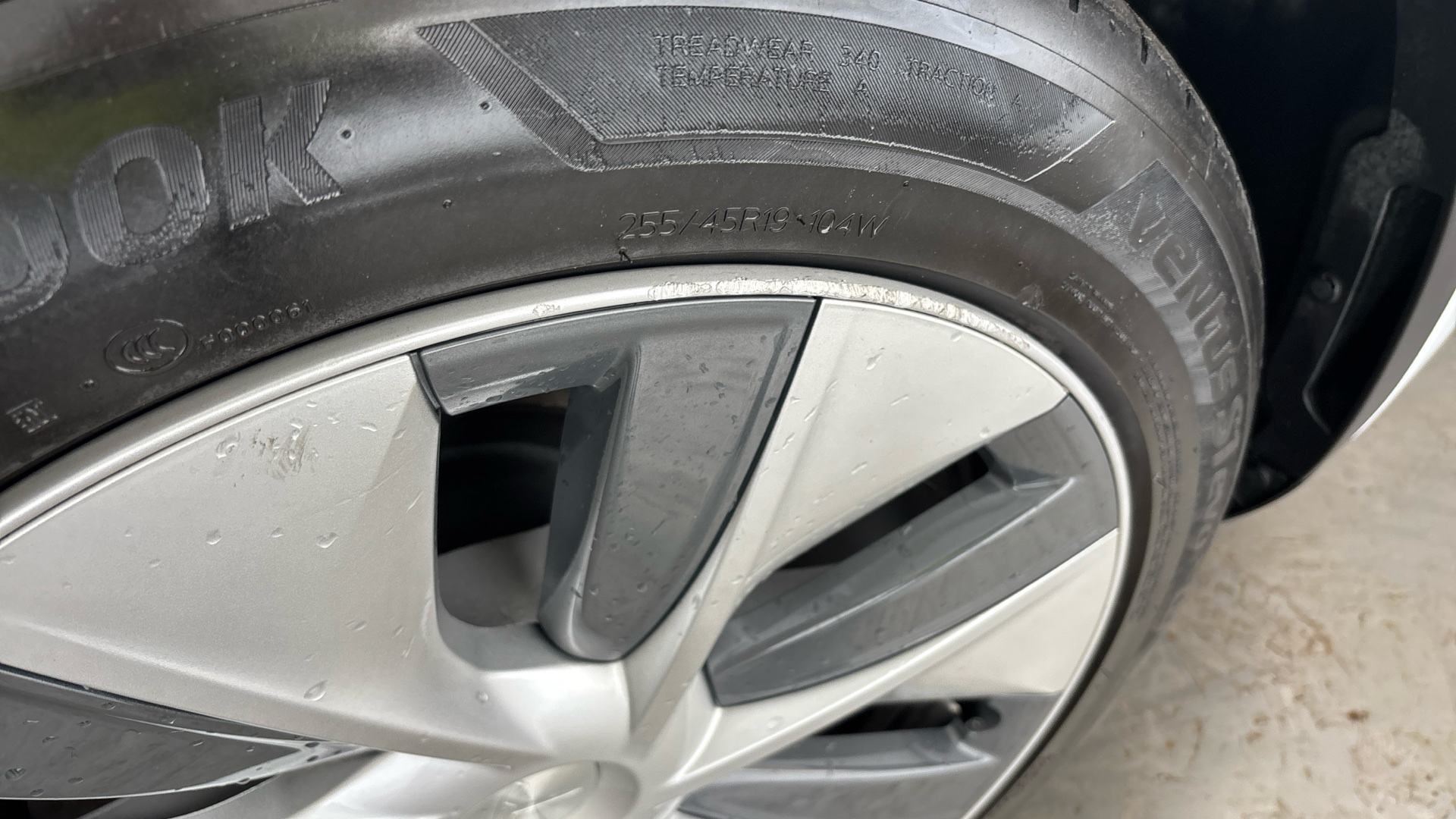 4020684 RWD 5dr Auto