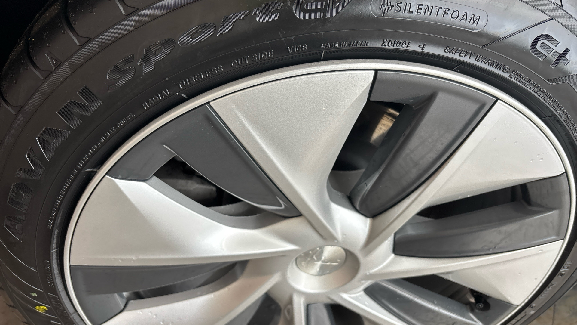 4020684 RWD 5dr Auto