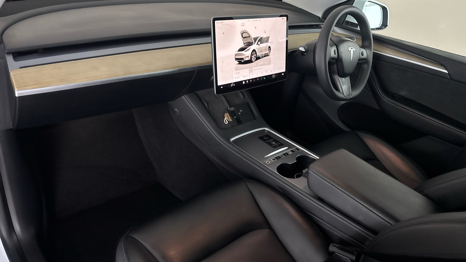 4020684 RWD 5dr Auto