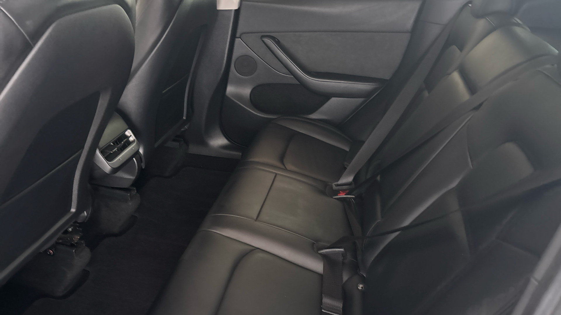 4020684 RWD 5dr Auto