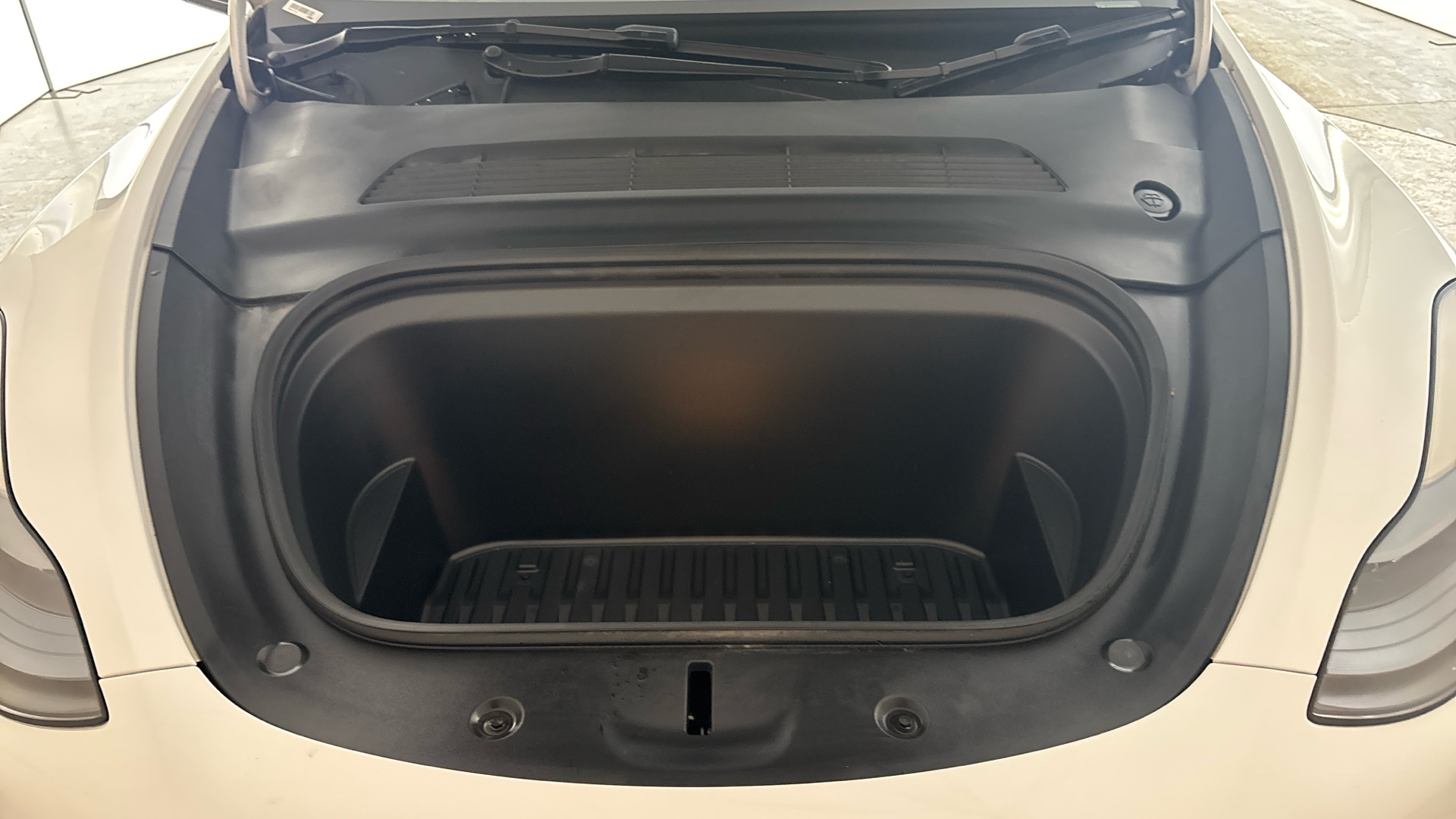 4020684 RWD 5dr Auto