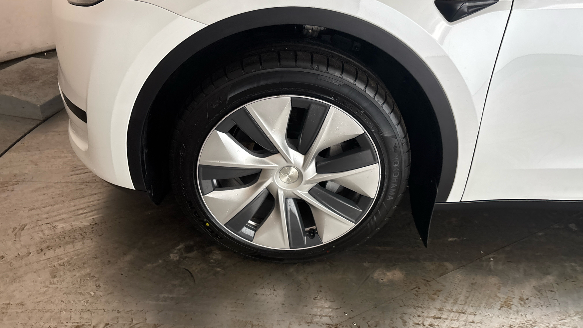 4020684 RWD 5dr Auto