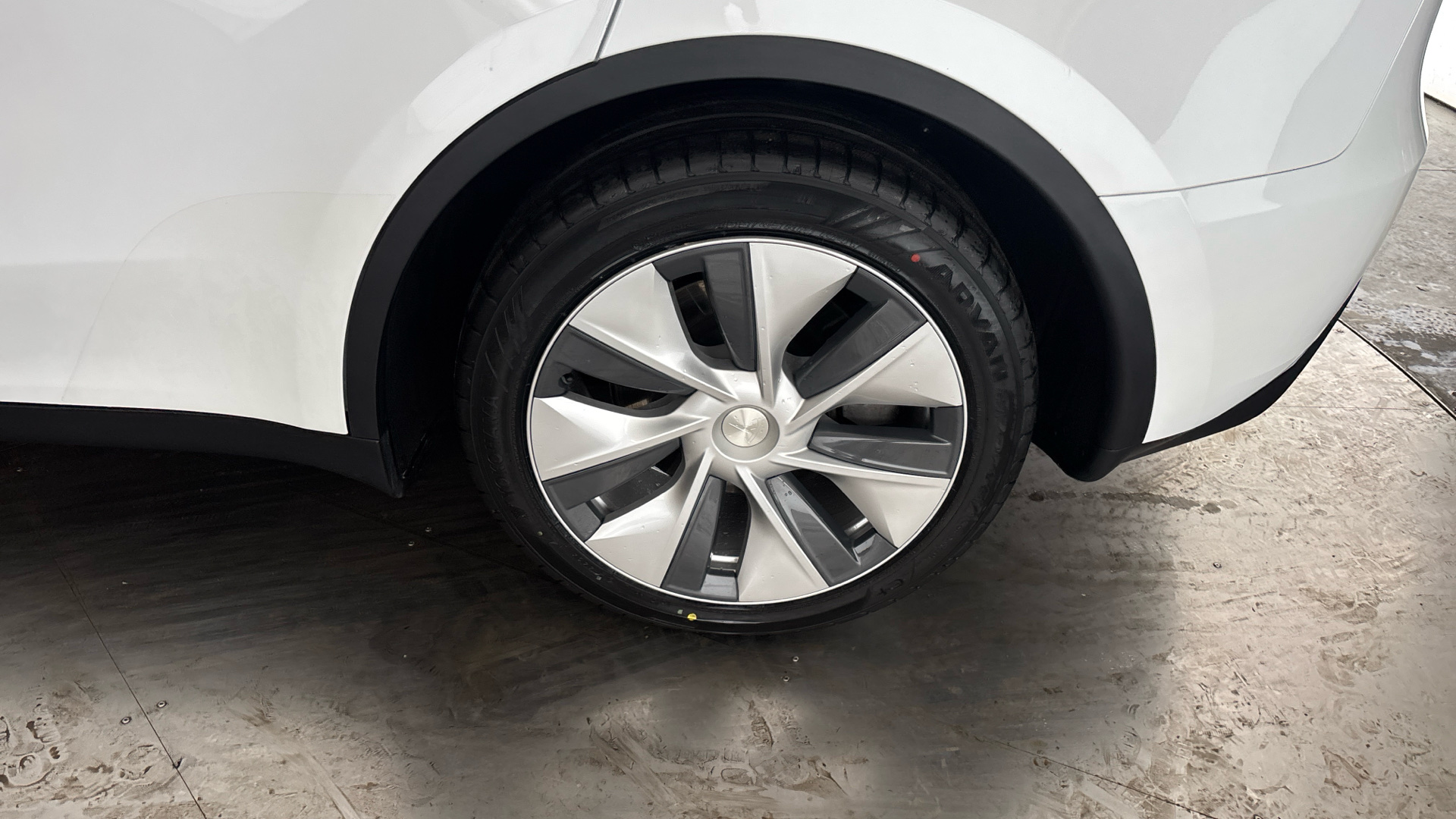 4020684 RWD 5dr Auto