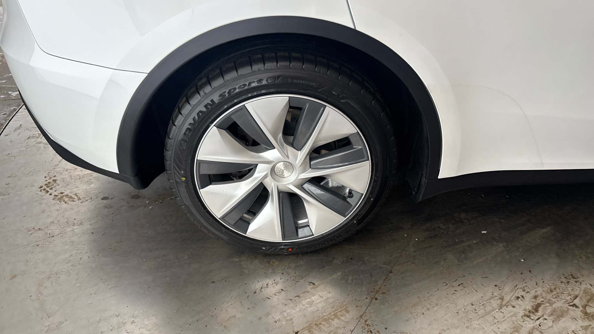 4020684 RWD 5dr Auto