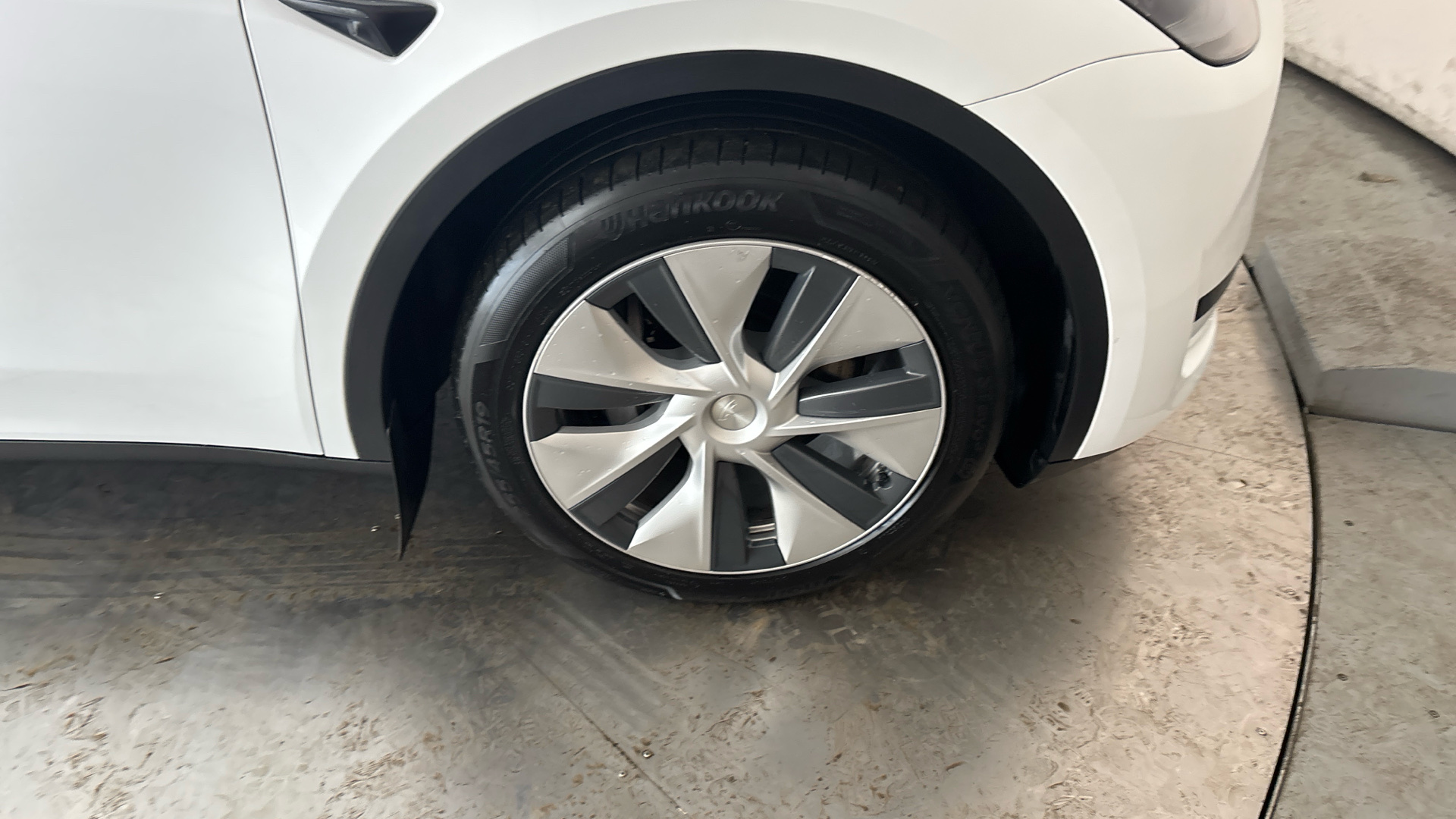 4020684 RWD 5dr Auto