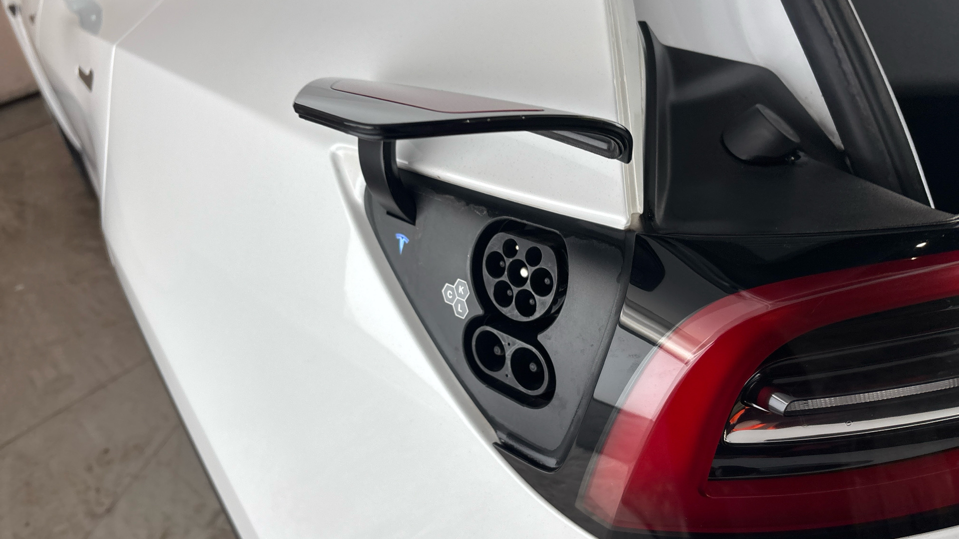 4020684 RWD 5dr Auto