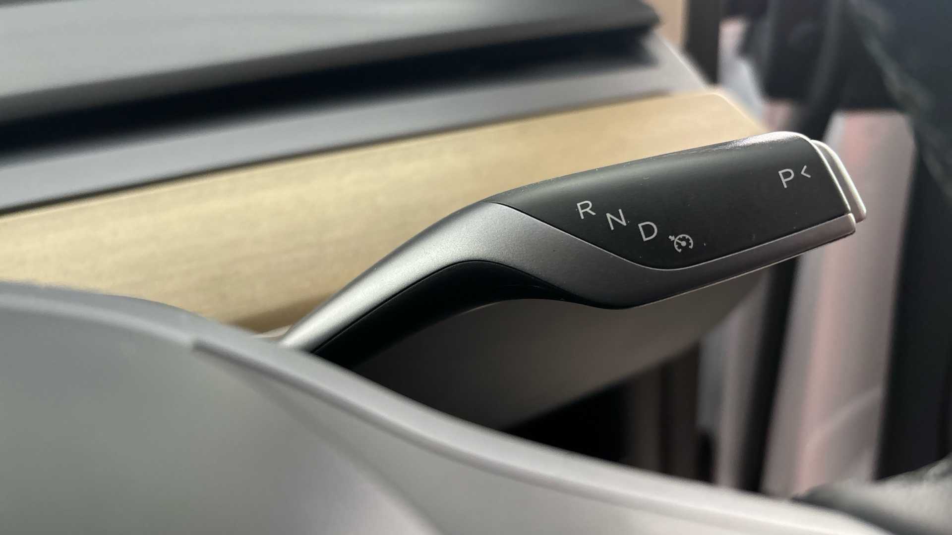 4020684 RWD 5dr Auto