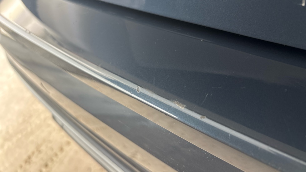 VOLVO XC60 Chips and scratches