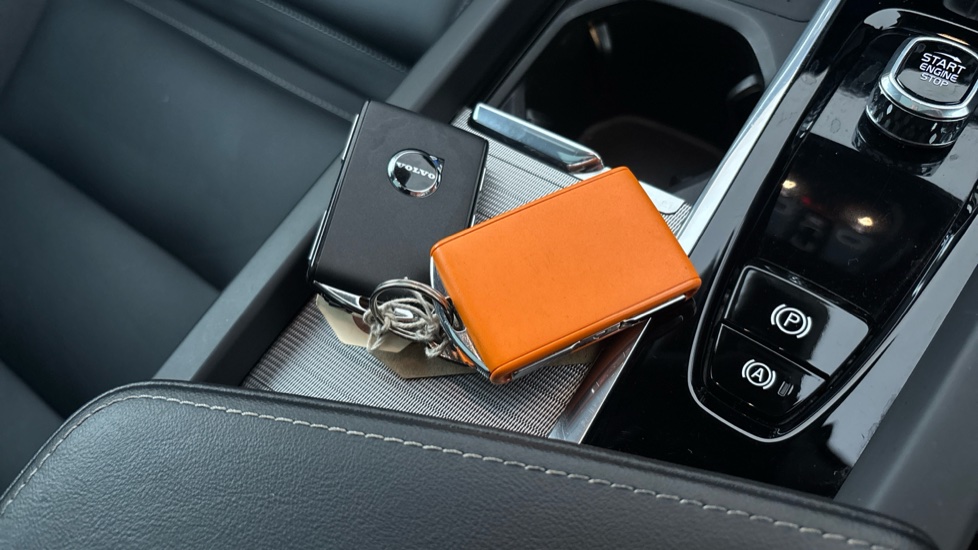 VOLVO XC60 2 keys available